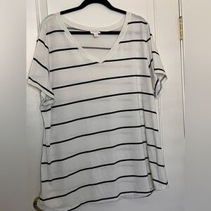 LuLaRoe Christy short sleeve V neck Tee shirt  XXXL white with Black Stripes